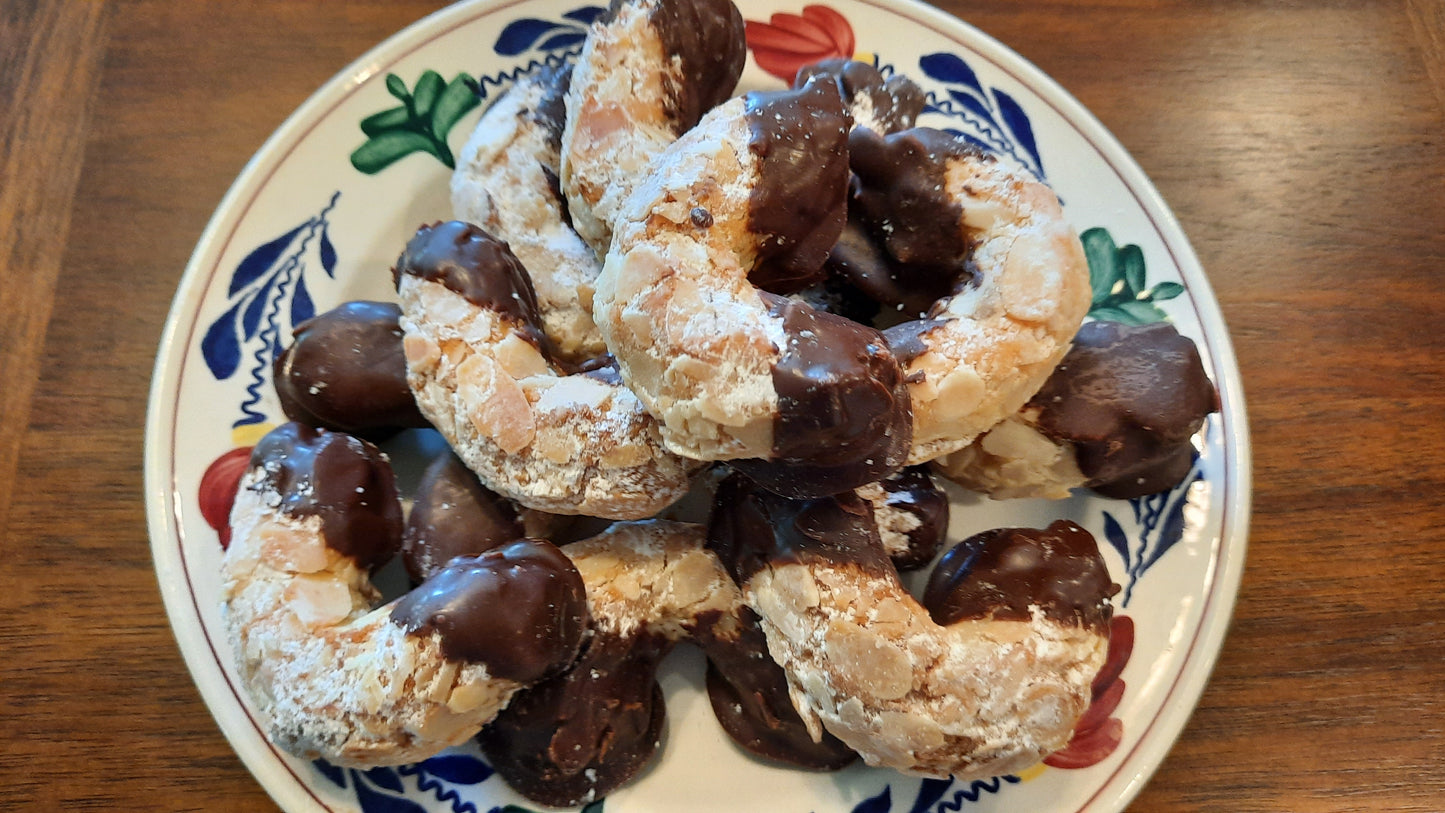 Amaretti Almond Crescent Cookies dipped